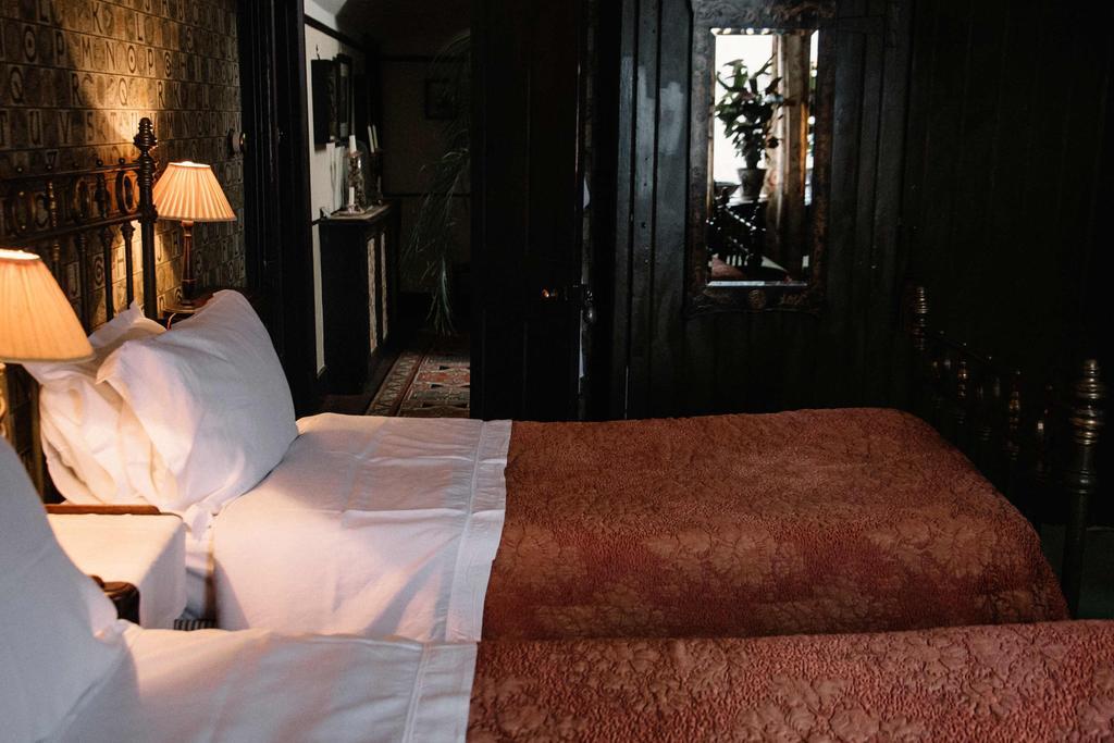 St Benedict - Victorian Bed And Breakfast Hastings Exteriör bild